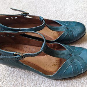 Rockport Cobb Hill turquoise buckle pumps